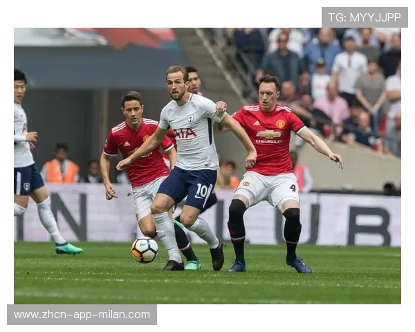 网球侧旋发球妙招：巧妙迷惑对手，轻松取胜的秘密武器