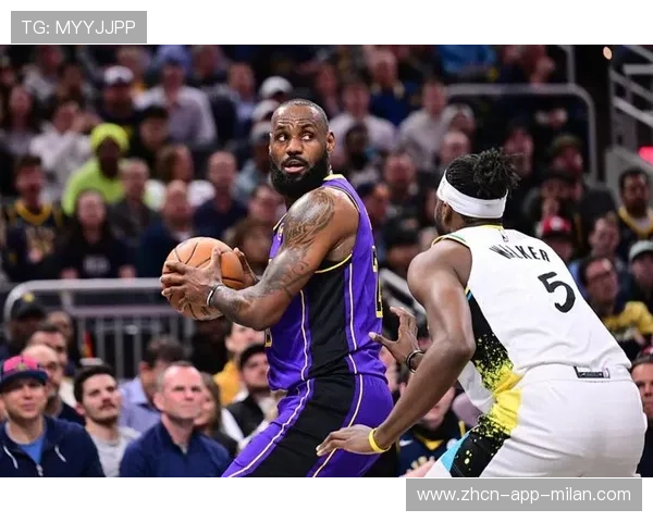 詹姆斯篮下补篮稳稳入网，湖人主场收获胜果