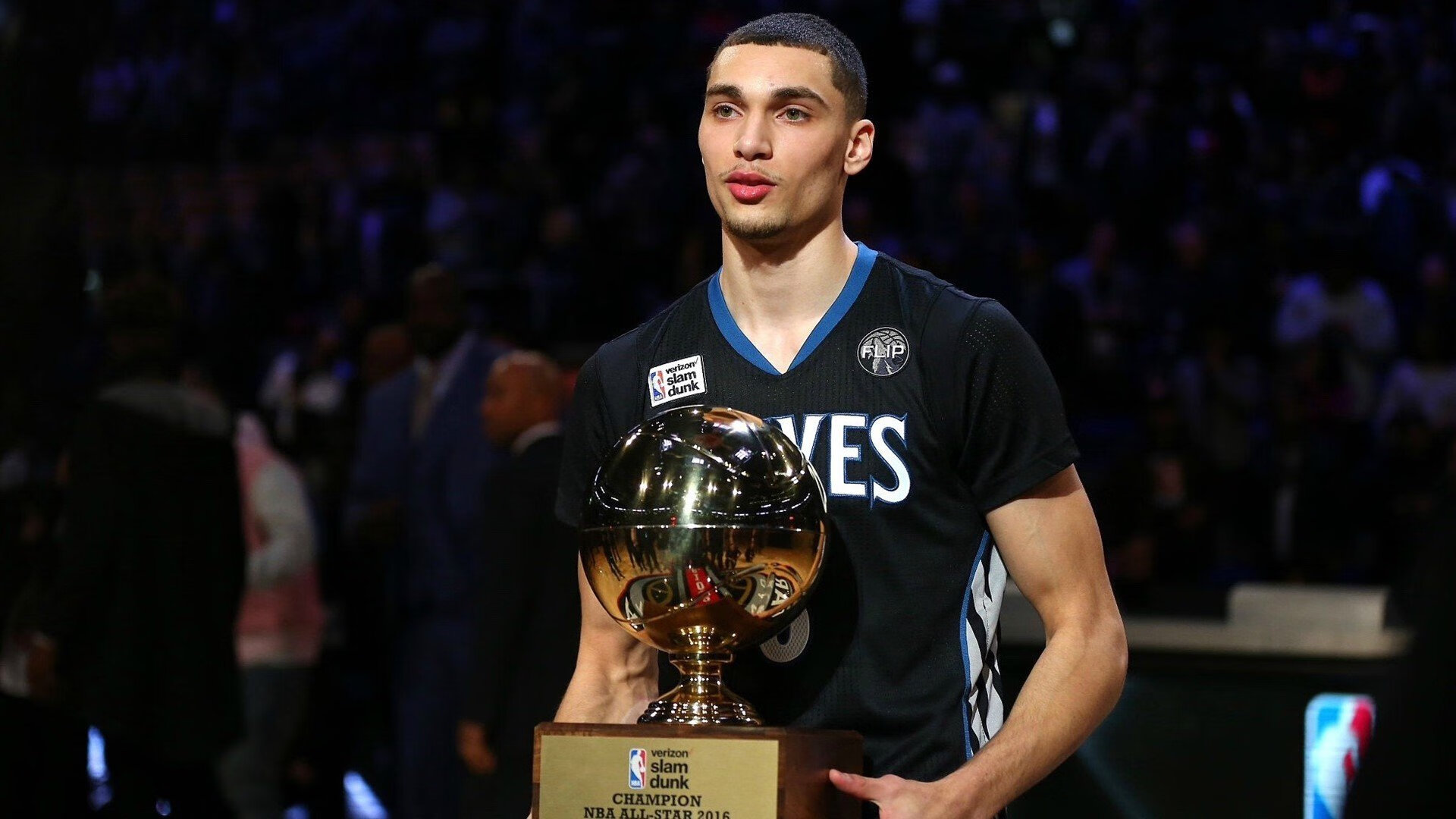 亚历克斯·格林伍德在关键时刻的防守反击为袋鼠队创造反攻机会