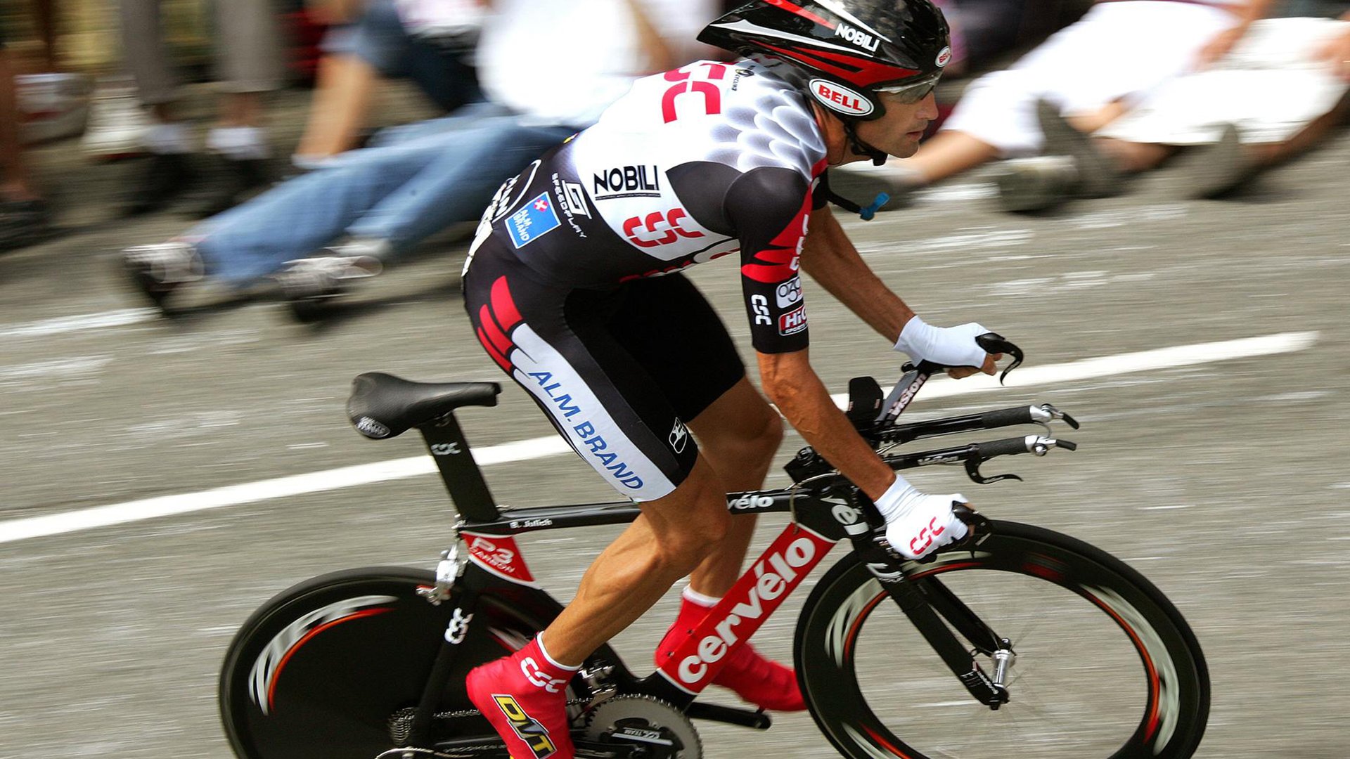 全国青少年攀岩锦标赛顺利举办，攀岩青少年标准赛道